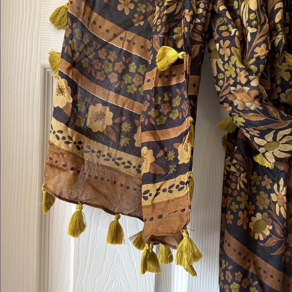 NATURAL LIFE Floral Sayulita Scarf Black Floral - Picture 5 of 8